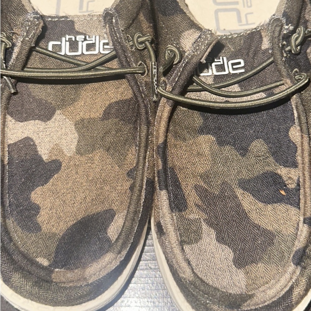 Kids camo hey dude shoes